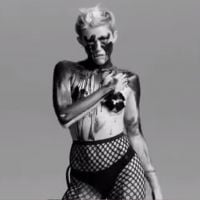 Miley Cyrus sensualiza e aparece seminua em novo clipe da Bangerz Tour