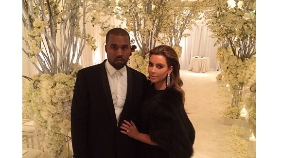 Kim Kardashian e Kanye West estão oficialmente casados