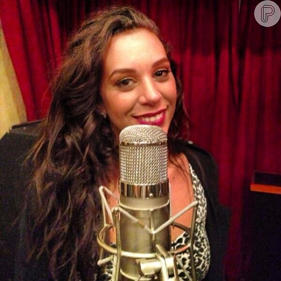 Recém-separada, Bianca Chami assinou contrato com a Warner Music Brasil. A cantora divulga o álbum 'Crazy for a lazy day'