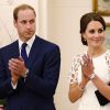 A joia pertencia à princesa Daiana, e na época em que o príncipe Charles a presenteou, em seu noivado, em 1981, foi avaliada em 28 mil libras