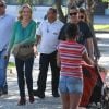 Angélica chamou atenção das pessoas que passavam pela Praça do Ó, na Barra da TIjuca, Zona Oeste do Rio de Janeiro, nesta segunda-feira, 12 de maio de 2014, durante a gravação do seu programa, 'Estrelas' 