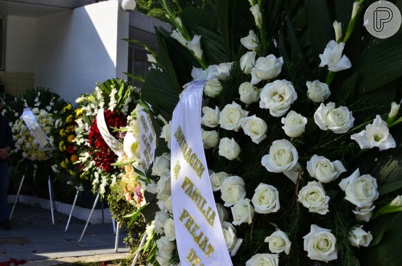 Coroas de flores no enterro do filho de Erasmo Carlos, Alexandre Pessoal