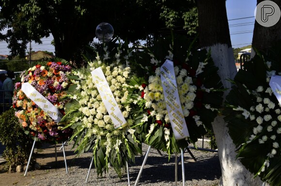 Sony e Bradesco enviam coroa de flores para o enterro de Alexandre Pessoal