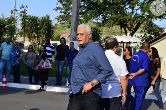 Presidente do Vasco, Roberto Dinamite chega ao velório de Alexandre Pessoal, que torcia pelo clube