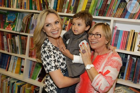 Eliana levou o filho Arthur, de 2 anos, e sua mãe, Eva, no lançamento do livro “Almanaque Ciência em Show”, escrito pelos cientistas de um quadro em seu programa