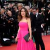 Salma Hayek usou um vestido longo Saint Laurente na première de 'Saint Laurent' no Festival de Cannes 2014