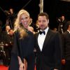Adriane Galisteu atravessou o tapete vermelho no Festival de Cannes 2014 com o marido, Alexandre Iódice