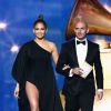 Jennifer Lopez subiu ao palco do Grammy 2013 ao lado do rapper Pitbull