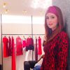 Marina Ruy Barbosa visita loja da grife Valentino