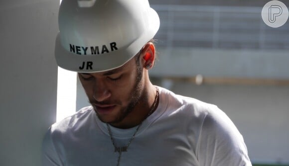 Neymar visita obras do seu instituto e declara: 'Estou muito feliz de poder realizar este projeto'