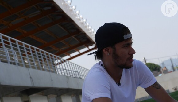 Neymar acompanha as obras do instituto que leva seu nome, em Praia Grande, São Paulo: 'É o sonho da minha família' (20 de maio de 2014)