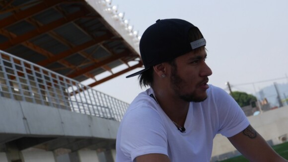 Após reatar com Bruna Marquezine, Neymar visita obras do seu instituto: 'Sonho'