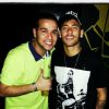 Neymar fez uma nova tatuagem no braço esquerdo. Ele exibiu o desenho durante a balada que curtiu ao lado de amigos na quinta-feira, 22 de maio de 2014, em Santos, no litoral de São Paulo