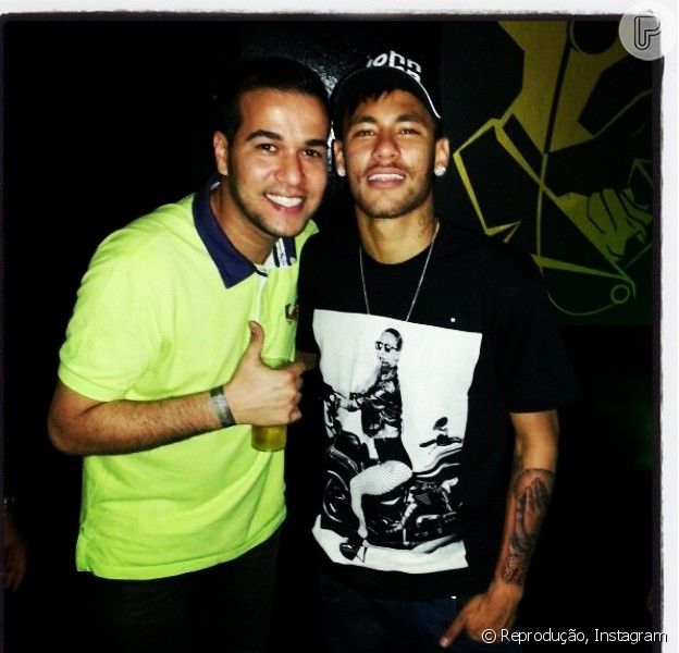 Neymar Faz Nova Tatuagem Como Amuleto Para Copa Do Mundo Fe Purepeople Moldura cabelo gustavo lima | montagem para fotos. neymar faz nova tatuagem como amuleto