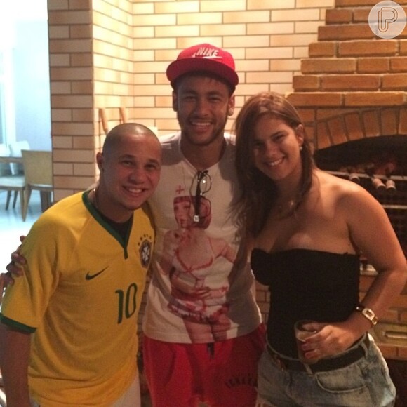 Neymar posou com Madson e a sua mulher, Fabiana Alves 