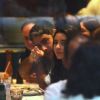 William Bonner almoça em restaurante com a filha, Laura, e amigos no Rio