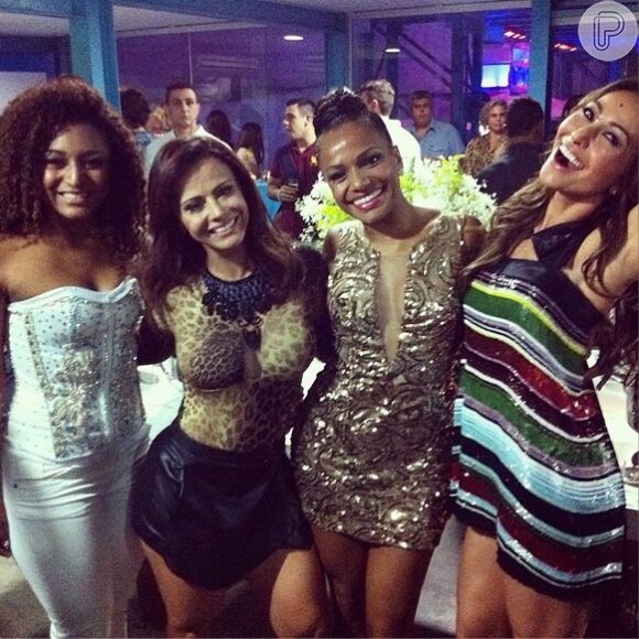 Na festa, Sabrina Sato encontrou Dandara Oliveira, Viviane Araújo e Quitéria Chagas