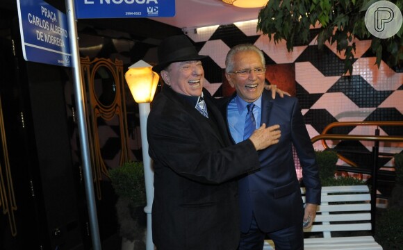 Raul Gil prestigia Carlos Alberto de Nóbrega na comemoração dos 60 anos de carreira do humorista