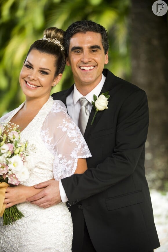Bernadete (Fernanda Souza) vai se casar com Abelardo (Marcelo Laham) em 'Malhação'