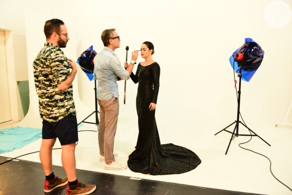 Fernanda Vasconcellos usa vestido do estilista Lino Villaventura