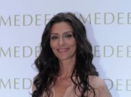 Maria Fernanda Cândido faz aplicação de vitamina no rosto para prevenir rugas