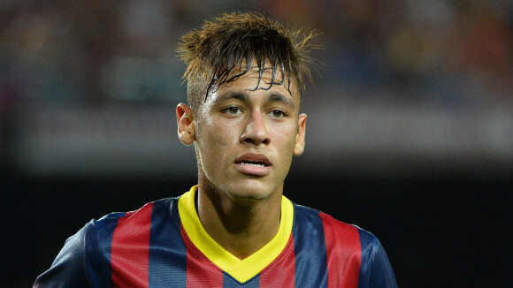 Contrato de Neymar com o Barcelona teve fraude, conclui Receita da Espanha