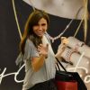 Giovanna Antonelli aproveitou tarde de folga das gravações da novela 'Em Família' para fazer compras em um shopping na Barra da Tijuca, Zona Oeste do Rio de Janeiro, nesta terça-feira, 3 de junho de 2014
