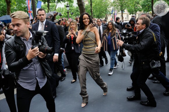 Rihanna chega à loja Sephora em Paris, na França, para lançar seu perfume 
