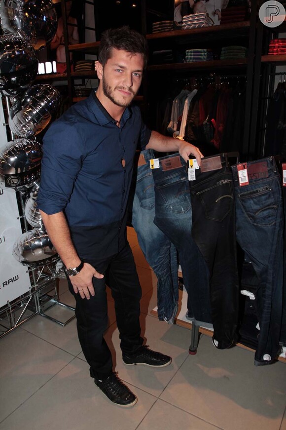Klebber Toledo participa de evento de moda em shopping de São Paulo (5 de junho de 2014)