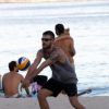 Rodrigo Hilbert jogou vôlei na praia