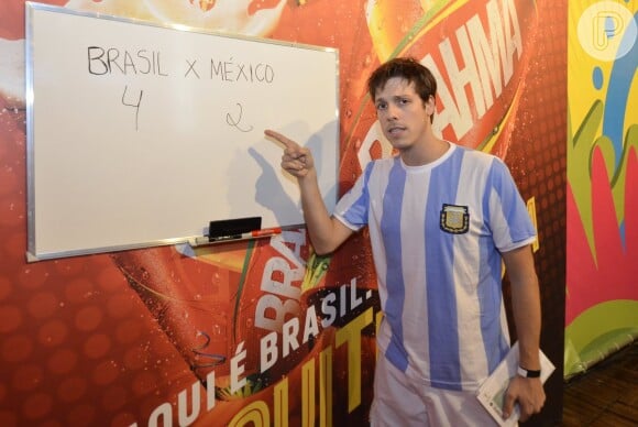 Fábio Porchat vai à festa de cervejaria no Rio e aposta em placar entre Brasil e México; jogo acontece nesta terça-feira, 17