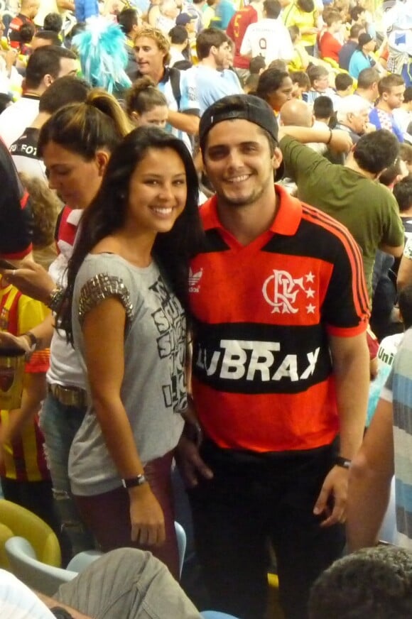 Bruno Gissoni e Yanna Lavigne assiste ao jogo da Argentina e Bósnia no Maracanã, no Rio