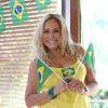 Susana Vieira costuma conversar com a TV durante os jogos do Brasil na Copa do Mundo (17 de junho de 2014)