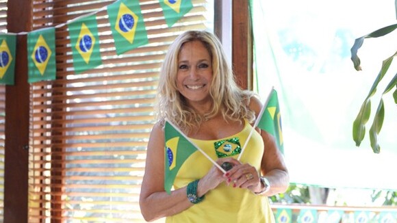 Susana Vieira conversa com a TV na Copa do Mundo: 'Fico falando com o Felipão'