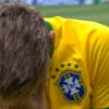 Neymar caiu no choro quando a torcida brasileira cantou o Hino Nacional abraçada e aproveitou para compartilhar a imagem em suas redes sociais com sua única declaração após o fim da partida
