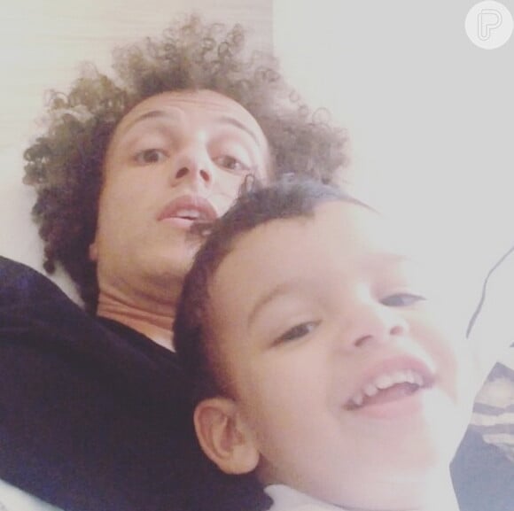 David Luiz publicou um vídeo ao lado do sobrinho, na manhã desta quarta-feira, 18 de junho de 2014