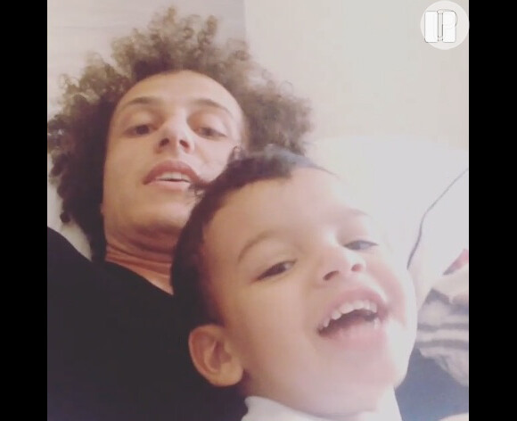 No vídeo publicado por David Luiz, ele pede para que o sobrinho deseje um bom dia aos seus seguidores