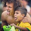 David Luiz homenageou Bernardo, o garoto que invadiu um treino aberto da Seleção, na Granja Comary