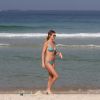 Letícia Birkheuer, atriz que vai atuar na novela 'Império', curte dia de sol na companhia do filho, João Guilherme, na praia do Pepê, na Barra da Tijuca, nesta quarta-feira, 18 de junho de 2014