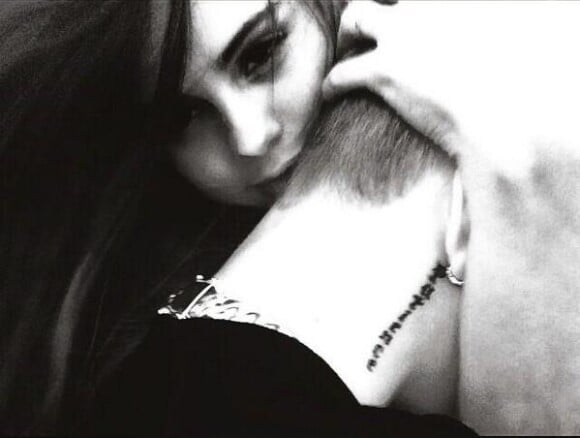 No dia 12 de junho, Justin Bieber deu sinais de que o namoro com Selena Gomez teria sido reatado. Em seu Instagram o cantor publicou uma foto abraçado a Selena e legendou: 'Nosso amor é incondicional'. Justin, no entanto, apagou a postagem pouco tempo depois