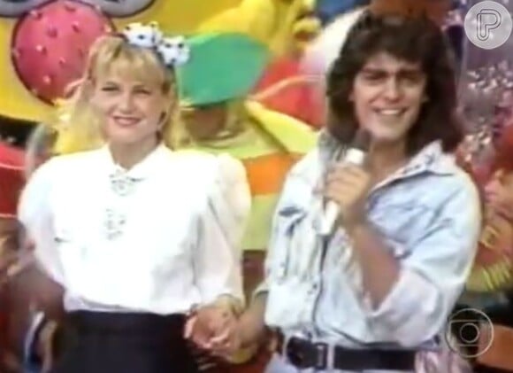 Junno Andrade canta de mãos dadas com Xuxa, na década de 80