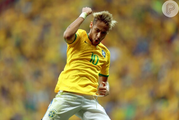 Neymar marca dois gols no jogo do Brasil contra Camarões, em Brasília, em 23 de junho de 2014