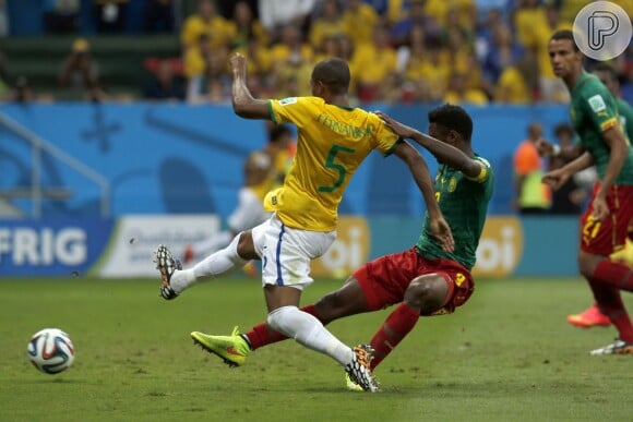 Fernandinho marcou o quarto gol do Brasil contra Camarões