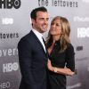 Jennifer Aniston apareceu deslumbrante, ao lado do noivo Justin Theroux, na première da série da HBO 'The Leftovers', em Nova Yorkt, nos Estados Unidos, nesta segunda feira 23 de junho de 2014