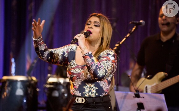 Preta Gil se apresentou no palco do programa 'Música Boa ao Vivo', que foi exibido no canal Multishow na noite desta terça-feira, 24 de junho de 2014