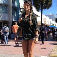 Paula Fernandes posta foto de microshort em dia de férias em Miami, nos EUA