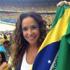 Daniela Mercury comemora a vitória do Brasil contra o Chile no Estádio Mineirão, em Belo Horizonte