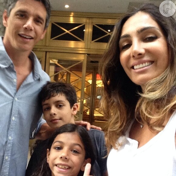 Márcio Garcia e Andrea Santa Rosa estão curtindo as férias com os quatro filhos em NY