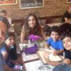 Márcio Garcia e Andrea Santa Rosa tomando café da manhã com os filhos