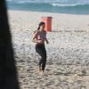 Isis Valverde treina futevôlei na manhã desta quarta-feira, 2 de julho de 2014, na praia da Barra da Tijuca, Zona Oeste do Rio de Janeiro